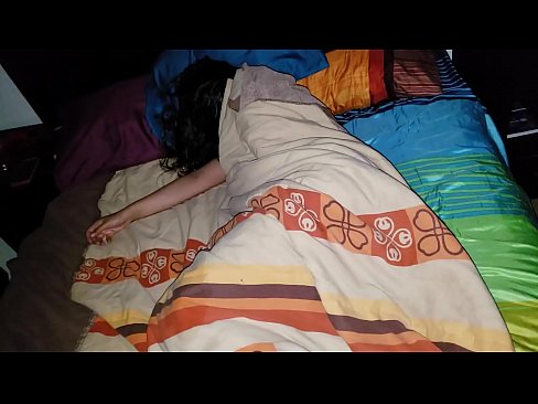 ❤️ Stepson ag bualadh lena leasmháthair óg agus í ina codladh. ️❌  Porn  ag ga.28films.ru ❤